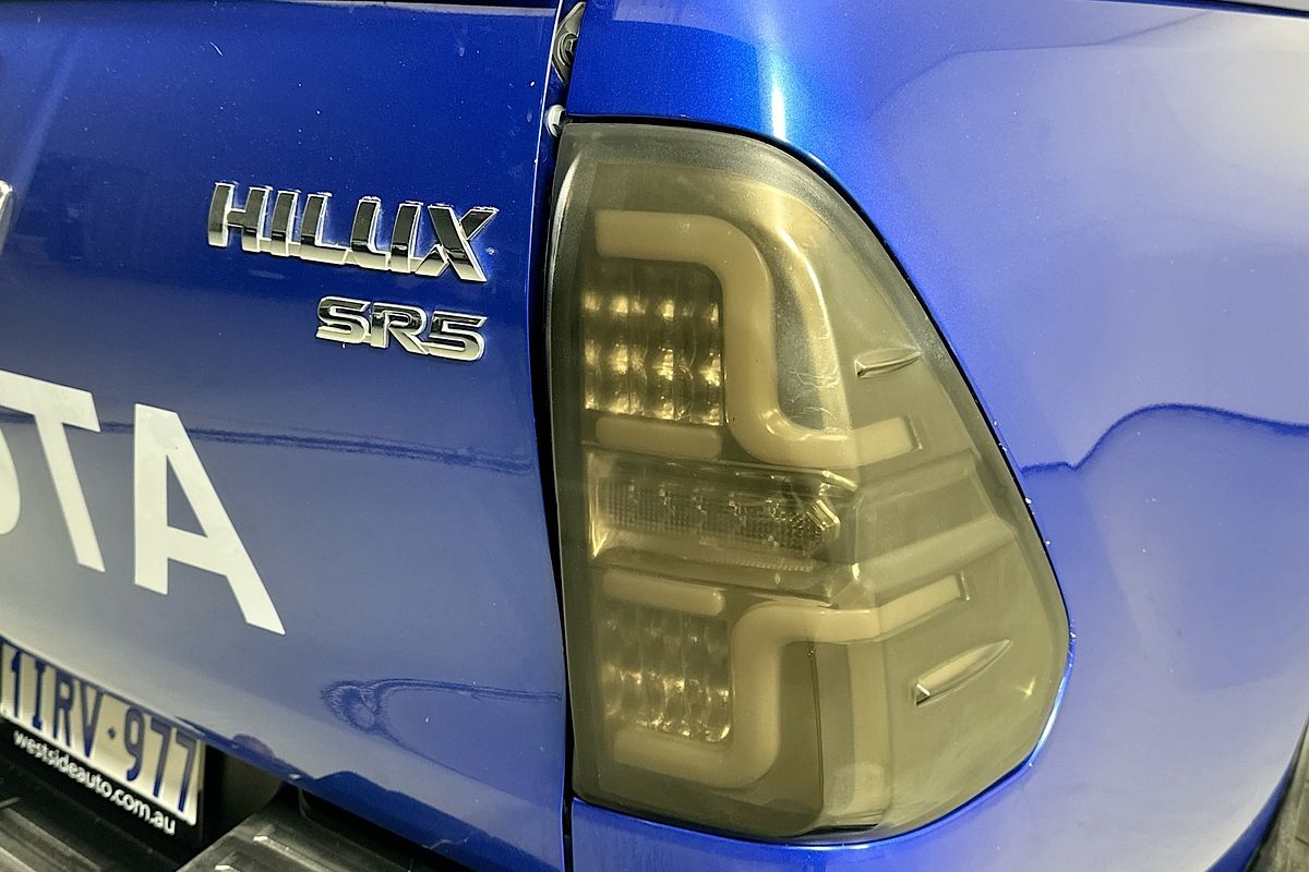 2017 Toyota HILUX SR5 (4x4) GUN126R 4X4