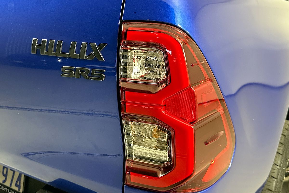 2020 Toyota HILUX SR5 (4x4) GUN126R FACELIFT 4X4