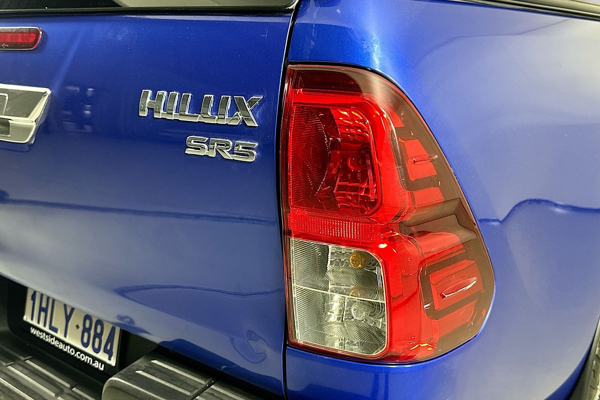 2017 Toyota HILUX SR5 (4x4) GUN126R 4X4