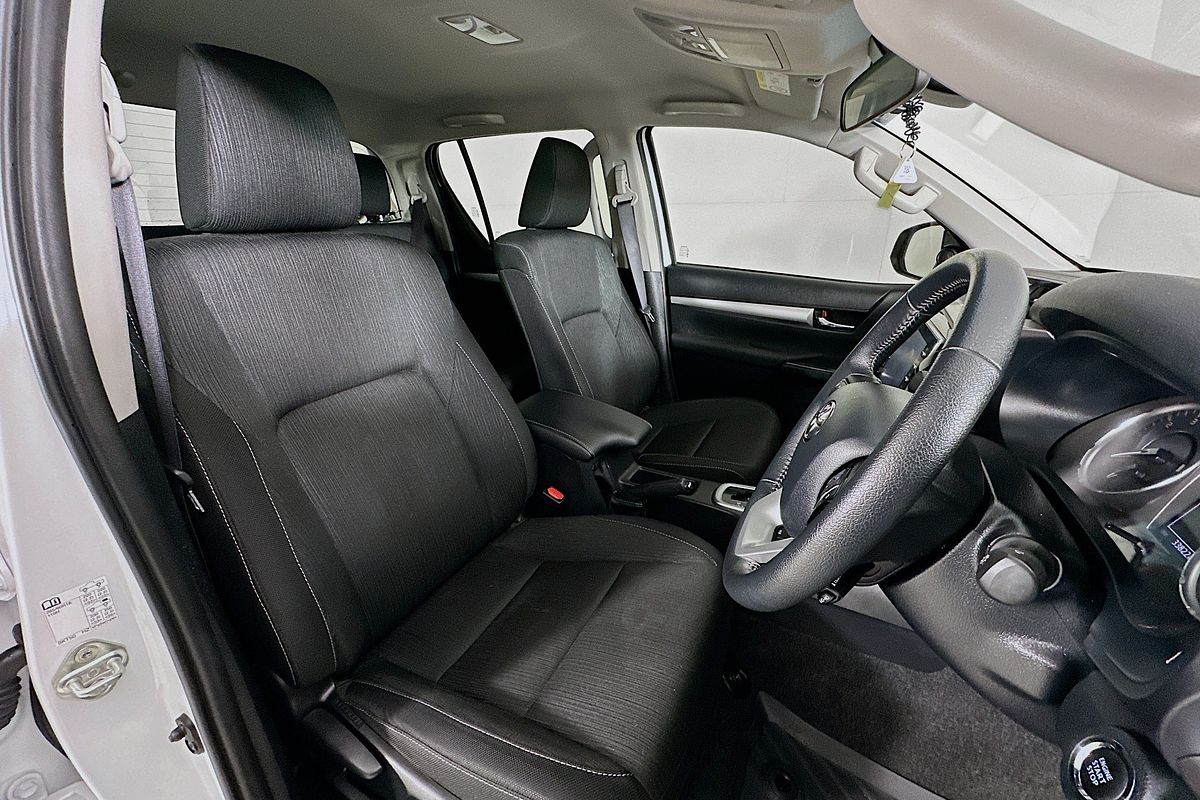 2023 Toyota HILUX SR5 (4x4) GUN126R 4X4
