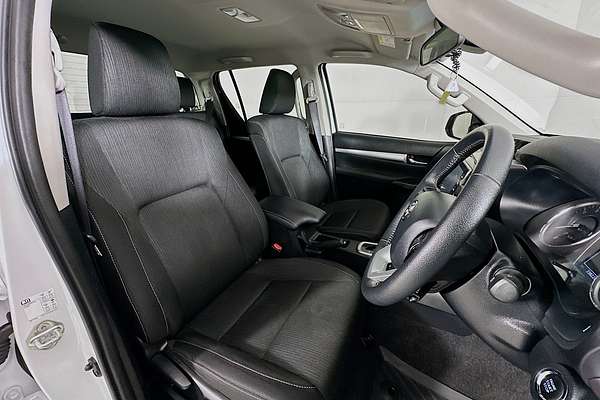 2023 Toyota HILUX SR5 (4x4) GUN126R 4X4
