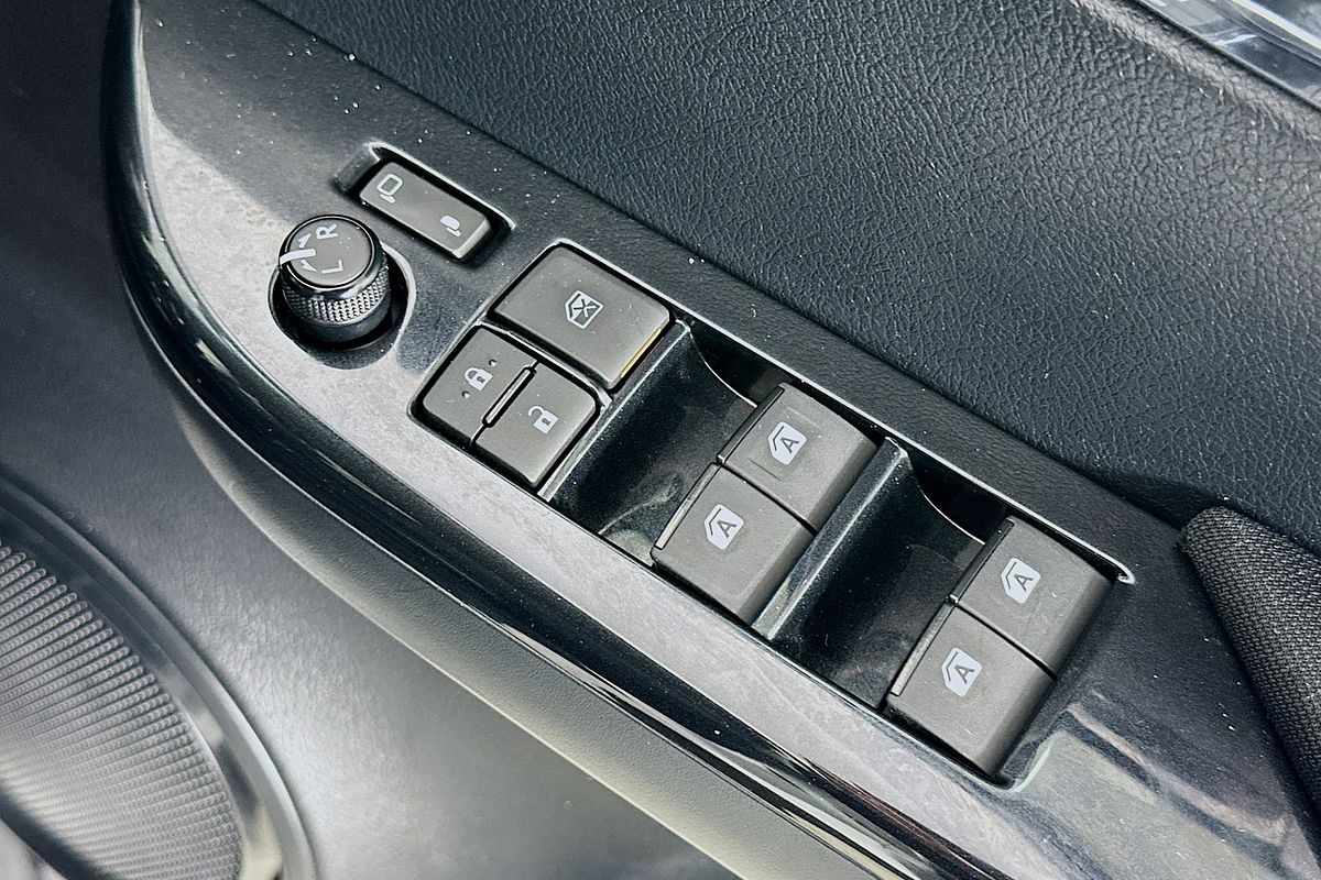 2023 Toyota HILUX SR5 (4x4) GUN126R 4X4