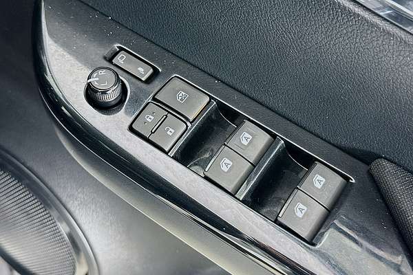 2023 Toyota HILUX SR5 (4x4) GUN126R 4X4