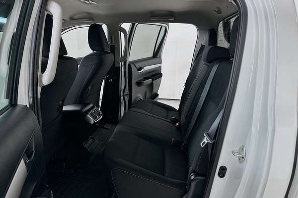 2023 Toyota HILUX SR5 (4x4) GUN126R 4X4