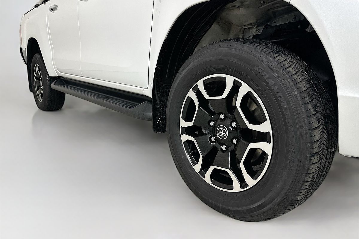 2023 Toyota HILUX SR5 (4x4) GUN126R 4X4