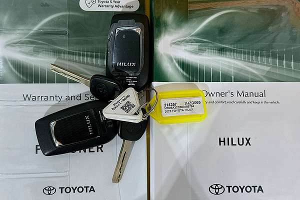 2023 Toyota HILUX SR5 (4x4) GUN126R 4X4