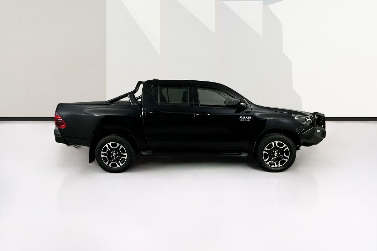 2024 Toyota HILUX SR5 48V + PREM. INTERIOR (4x4) GUN126R 4X4