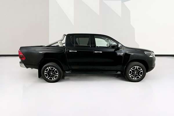 2020 Toyota HILUX SR5 (4x4) GUN126R FACELIFT 4X4