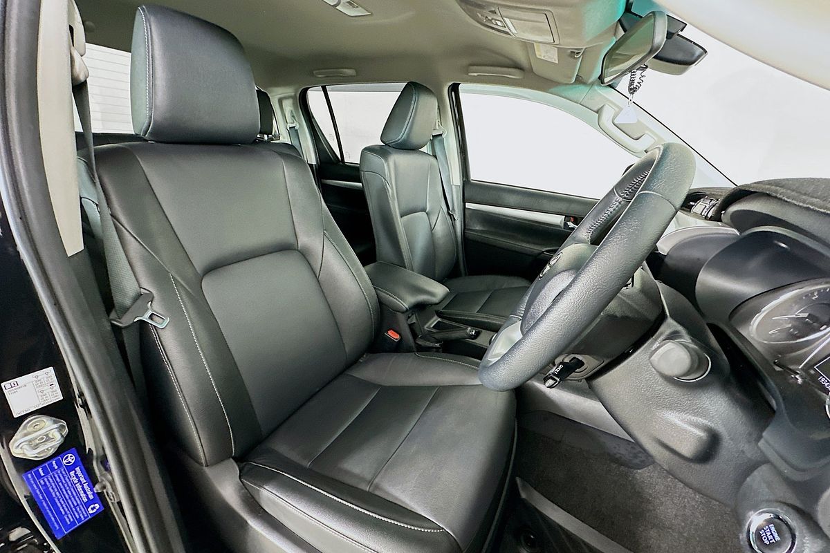 2024 Toyota HILUX SR5 48V + PREM. INTERIOR (4x4) GUN126R 4X4