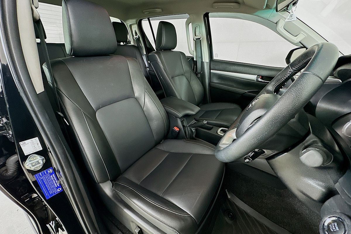 2024 Toyota HILUX SR5 48V + PREM. INTERIOR (4x4) GUN126R 4X4