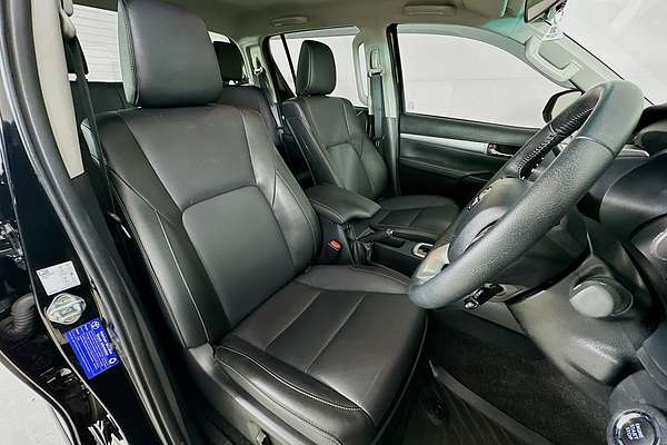 2024 Toyota HILUX SR5 48V + PREM. INTERIOR (4x4) GUN126R 4X4