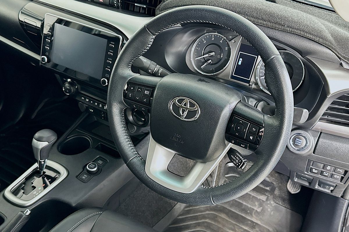 2024 Toyota HILUX SR5 48V + PREM. INTERIOR (4x4) GUN126R 4X4