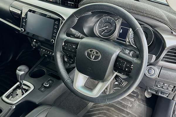 2024 Toyota HILUX SR5 48V + PREM. INTERIOR (4x4) GUN126R 4X4