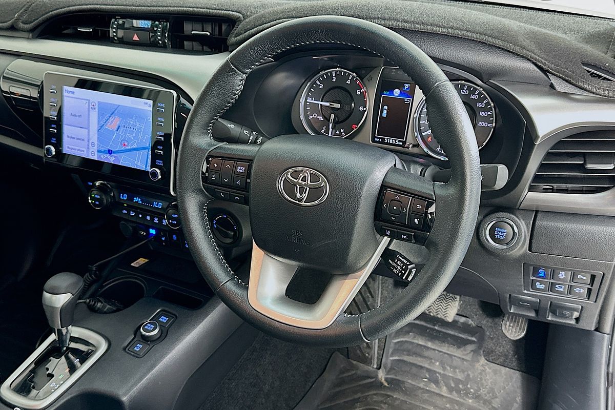 2024 Toyota HILUX SR5 48V + PREM. INTERIOR (4x4) GUN126R 4X4