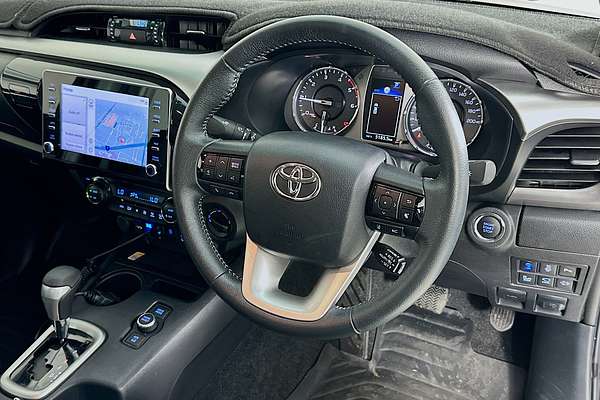 2024 Toyota HILUX SR5 48V + PREM. INTERIOR (4x4) GUN126R 4X4