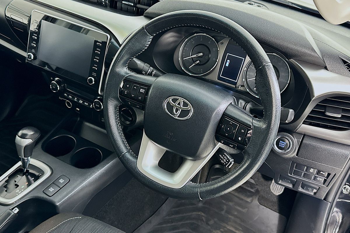 2020 Toyota HILUX SR5 (4x4) GUN126R FACELIFT 4X4