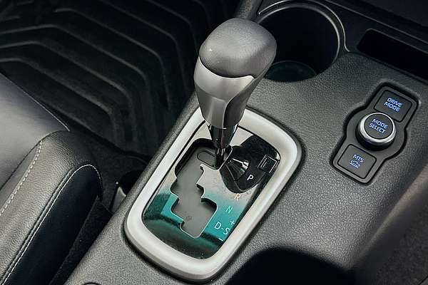 2024 Toyota HILUX SR5 48V + PREM. INTERIOR (4x4) GUN126R 4X4