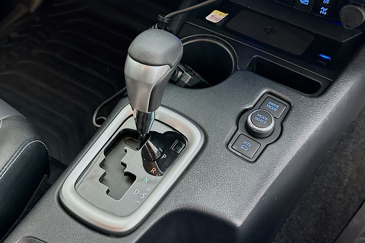 2024 Toyota HILUX SR5 48V + PREM. INTERIOR (4x4) GUN126R 4X4