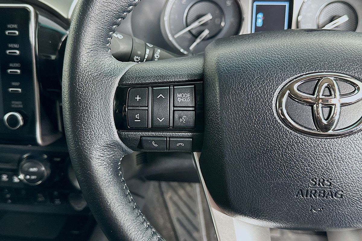 2024 Toyota HILUX SR5 48V + PREM. INTERIOR (4x4) GUN126R 4X4