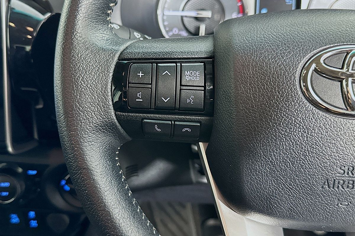2024 Toyota HILUX SR5 48V + PREM. INTERIOR (4x4) GUN126R 4X4