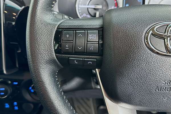 2024 Toyota HILUX SR5 48V + PREM. INTERIOR (4x4) GUN126R 4X4