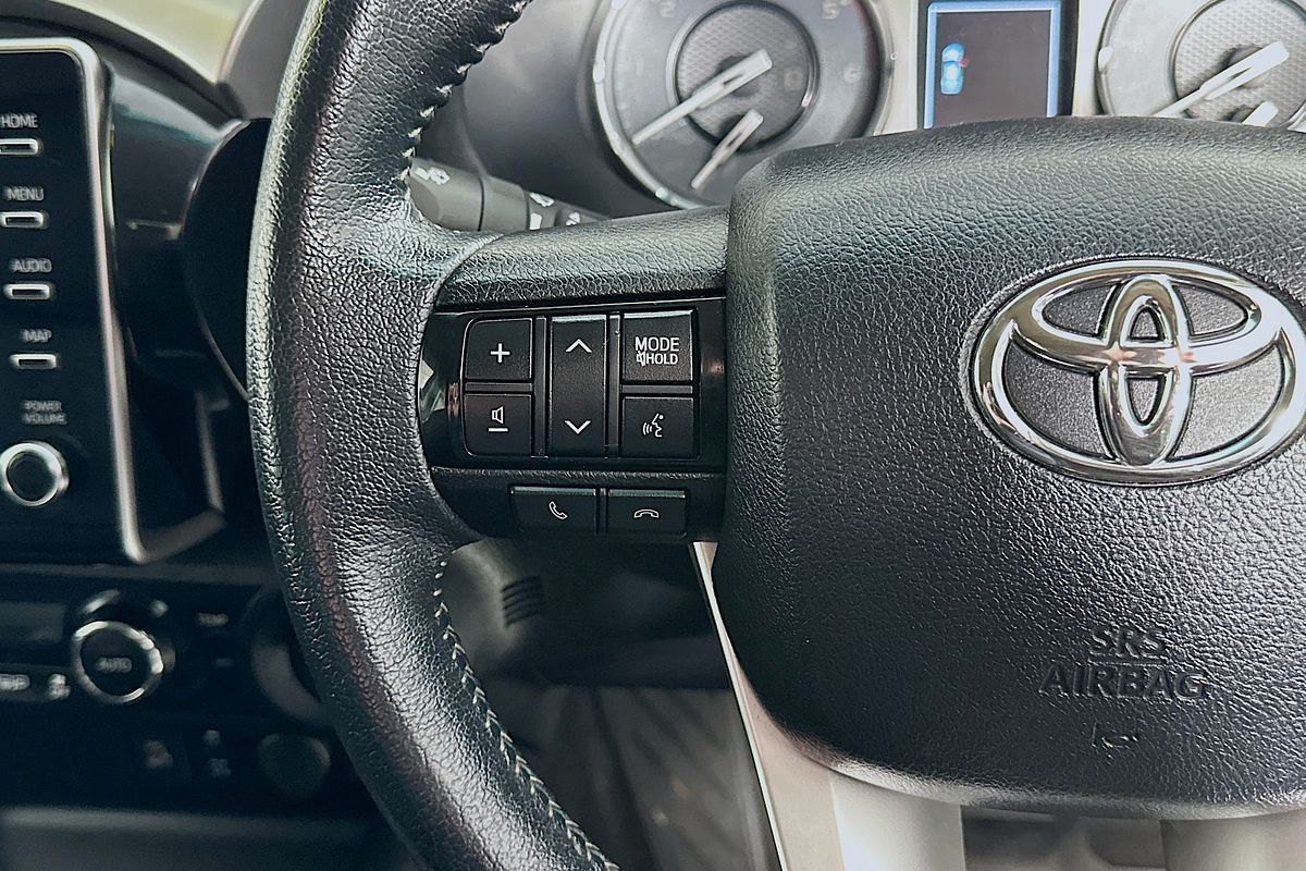 2020 Toyota HILUX SR5 (4x4) GUN126R FACELIFT 4X4