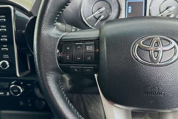 2020 Toyota HILUX SR5 (4x4) GUN126R FACELIFT 4X4