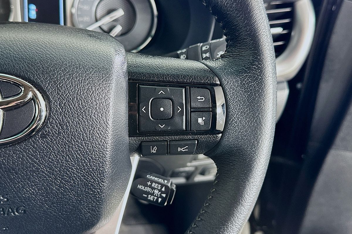 2024 Toyota HILUX SR5 48V + PREM. INTERIOR (4x4) GUN126R 4X4