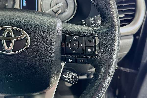 2020 Toyota HILUX SR5 (4x4) GUN126R FACELIFT 4X4