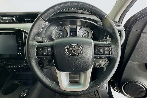 2024 Toyota HILUX SR5 48V + PREM. INTERIOR (4x4) GUN126R 4X4