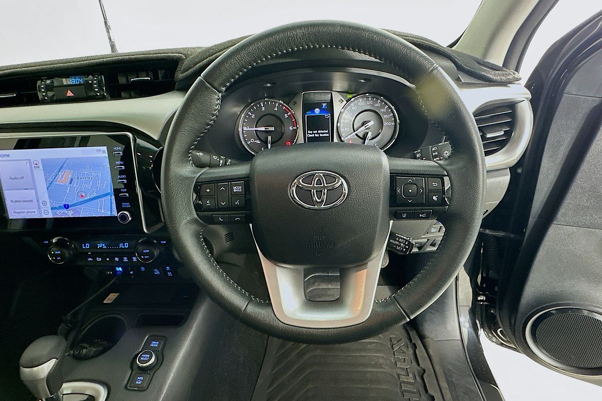 2024 Toyota HILUX SR5 48V + PREM. INTERIOR (4x4) GUN126R 4X4
