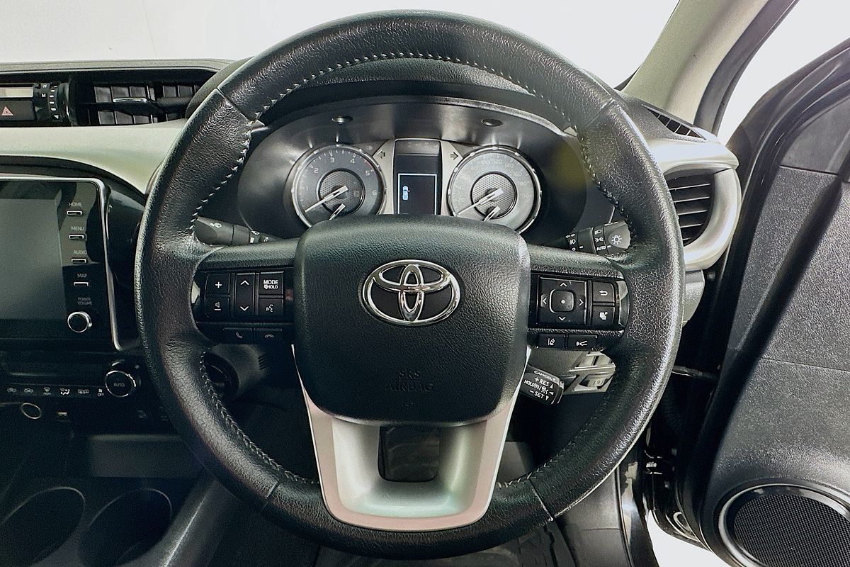 2020 Toyota HILUX SR5 (4x4) GUN126R FACELIFT 4X4
