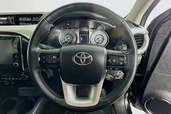 2020 Toyota HILUX SR5 (4x4) GUN126R FACELIFT 4X4