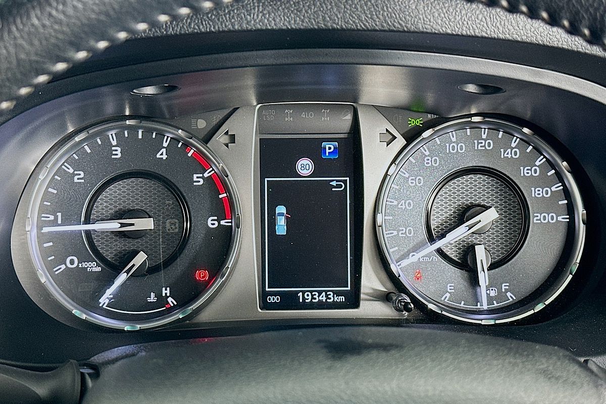 2024 Toyota HILUX SR5 48V + PREM. INTERIOR (4x4) GUN126R 4X4