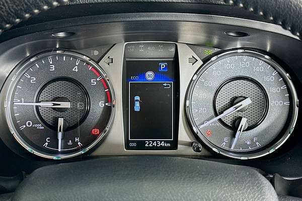 2024 Toyota HILUX SR5 48V + PREM. INTERIOR (4x4) GUN126R 4X4