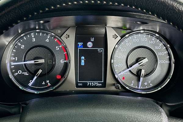 2020 Toyota HILUX SR5 (4x4) GUN126R FACELIFT 4X4