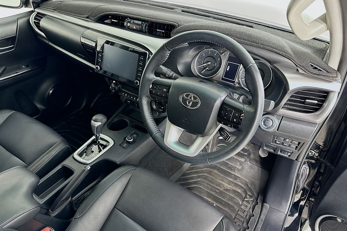 2024 Toyota HILUX SR5 48V + PREM. INTERIOR (4x4) GUN126R 4X4