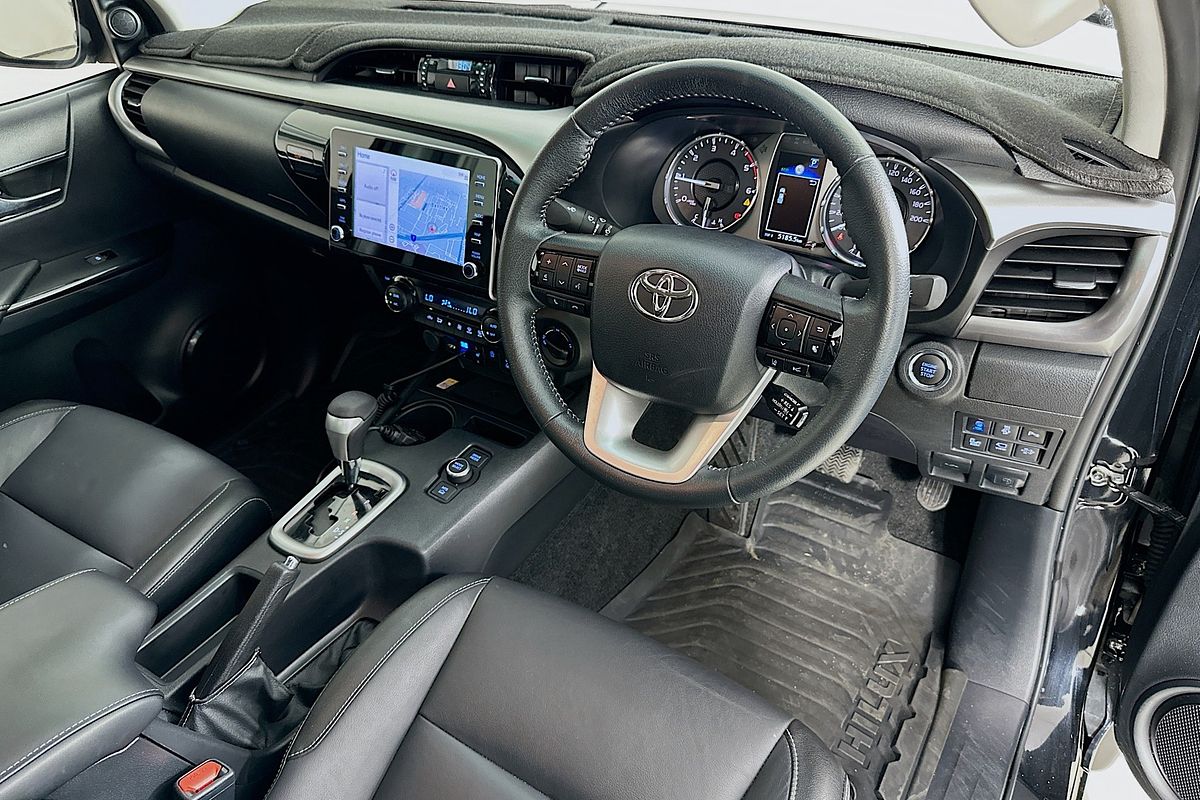 2024 Toyota HILUX SR5 48V + PREM. INTERIOR (4x4) GUN126R 4X4