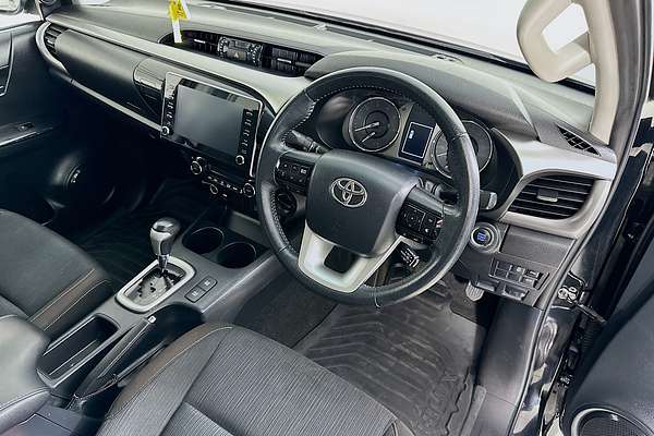 2020 Toyota HILUX SR5 (4x4) GUN126R FACELIFT 4X4