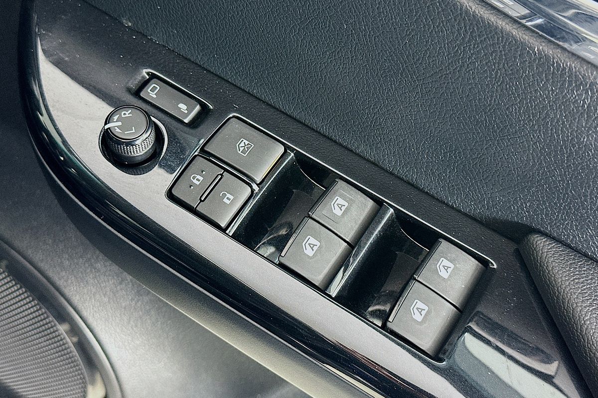 2024 Toyota HILUX SR5 48V + PREM. INTERIOR (4x4) GUN126R 4X4