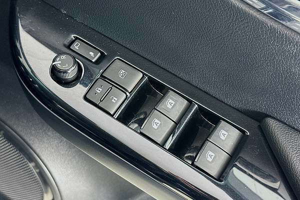 2024 Toyota HILUX SR5 48V + PREM. INTERIOR (4x4) GUN126R 4X4