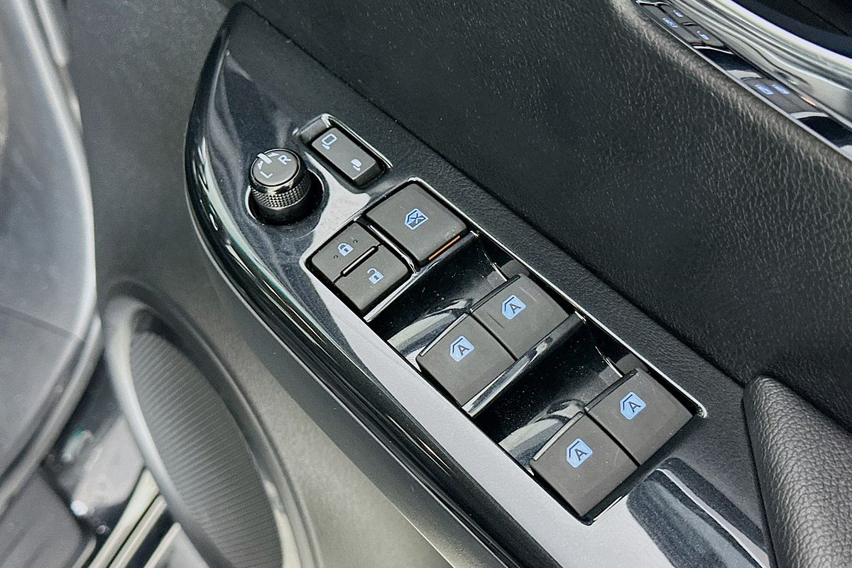 2024 Toyota HILUX SR5 48V + PREM. INTERIOR (4x4) GUN126R 4X4