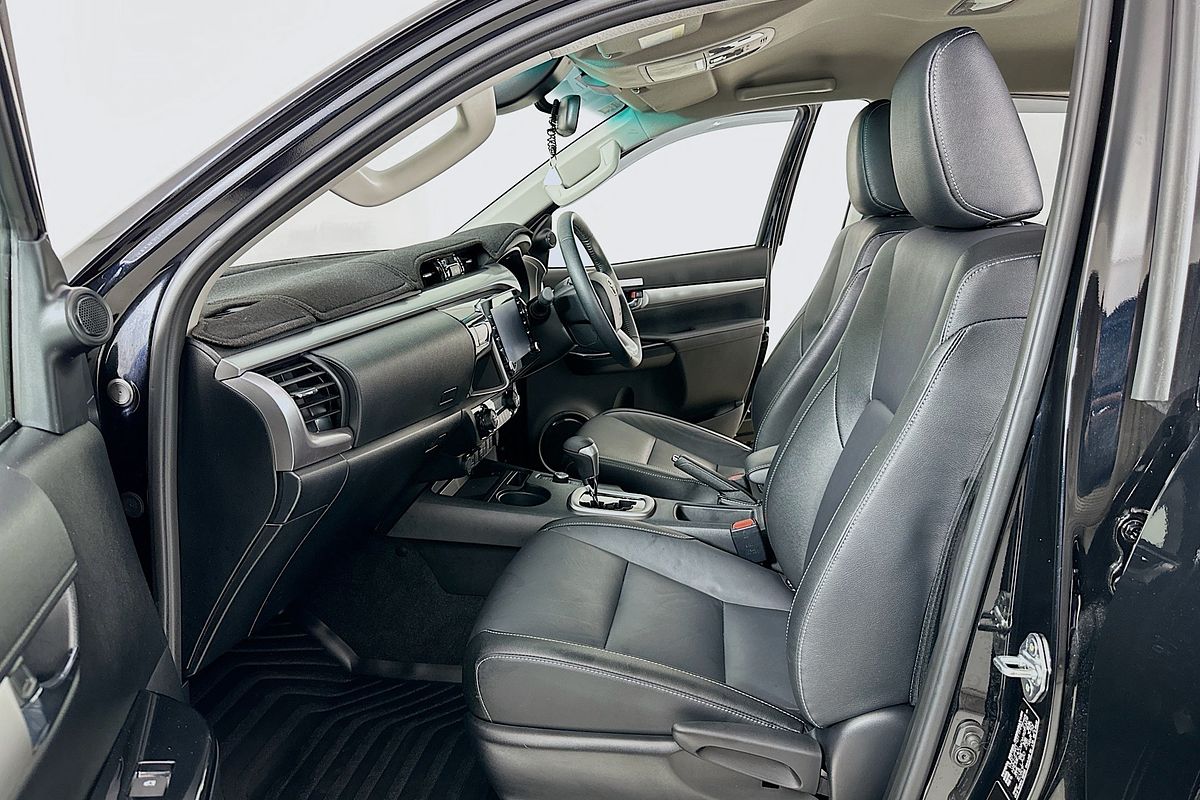 2024 Toyota HILUX SR5 48V + PREM. INTERIOR (4x4) GUN126R 4X4