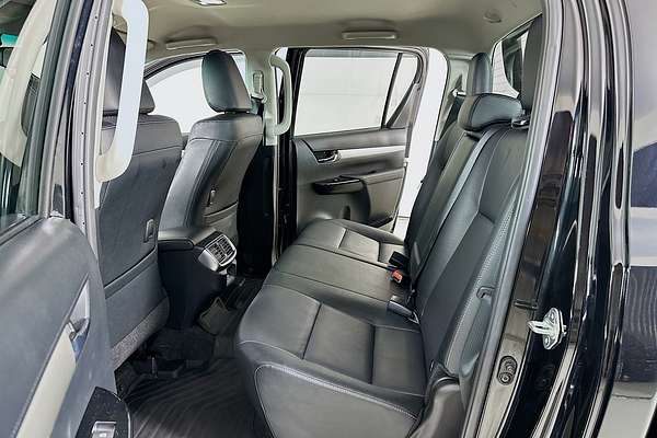 2024 Toyota HILUX SR5 48V + PREM. INTERIOR (4x4) GUN126R 4X4