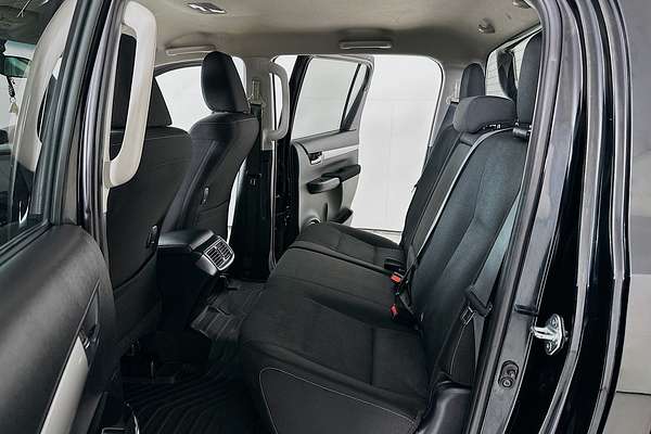 2020 Toyota HILUX SR5 (4x4) GUN126R FACELIFT 4X4