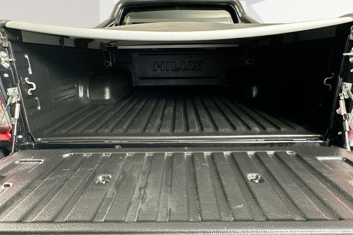 2024 Toyota HILUX SR5 48V + PREM. INTERIOR (4x4) GUN126R 4X4
