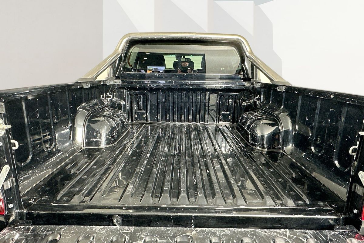 2020 Toyota HILUX SR5 (4x4) GUN126R FACELIFT 4X4