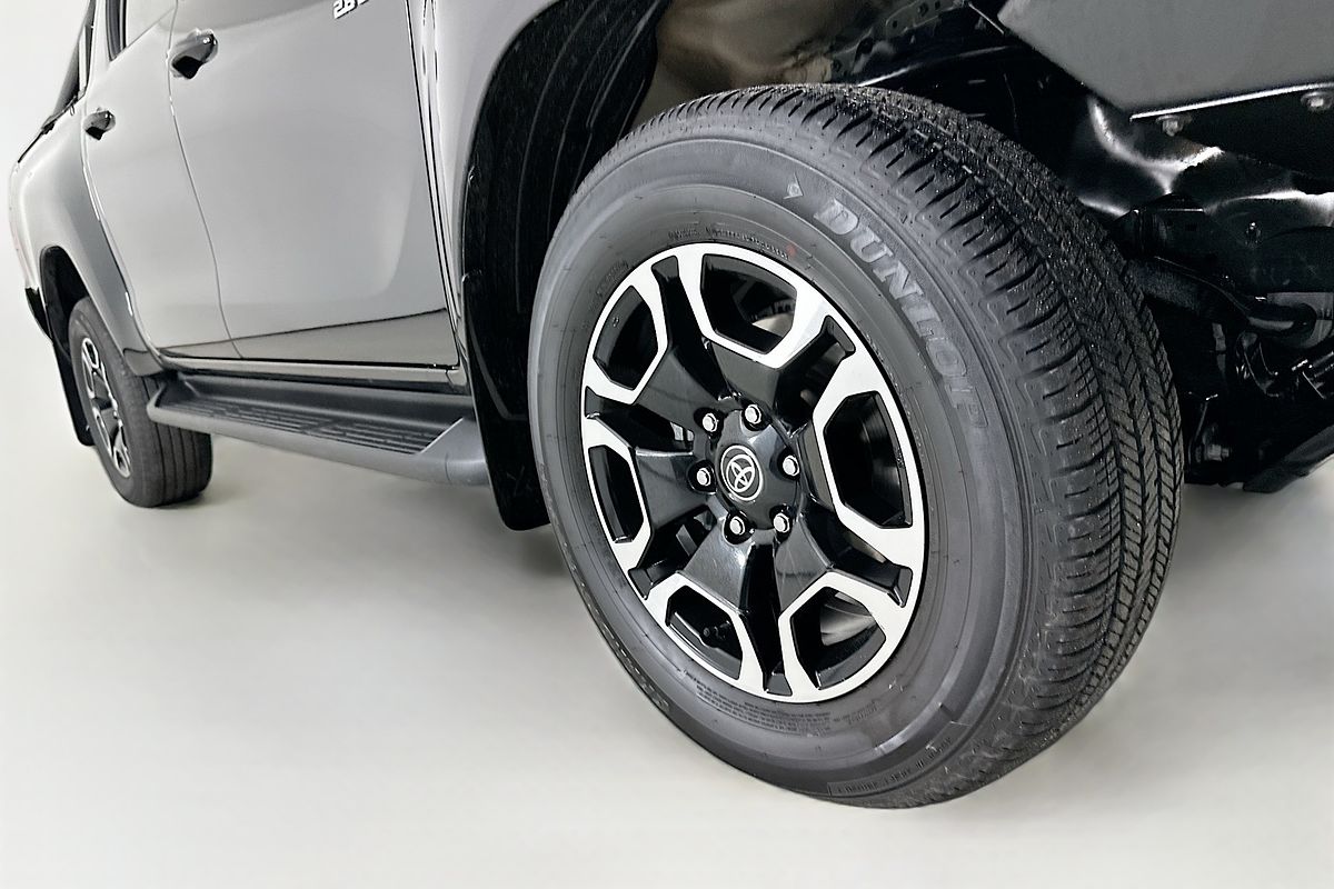 2024 Toyota HILUX SR5 48V + PREM. INTERIOR (4x4) GUN126R 4X4