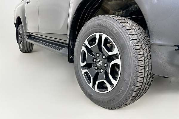 2020 Toyota HILUX SR5 (4x4) GUN126R FACELIFT 4X4
