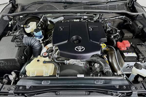 2024 Toyota HILUX SR5 48V + PREM. INTERIOR (4x4) GUN126R 4X4